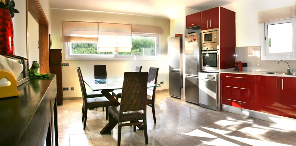 Fully equipped kitchen, dishwasher, microwave, oven & vitro hob, fridge freezers