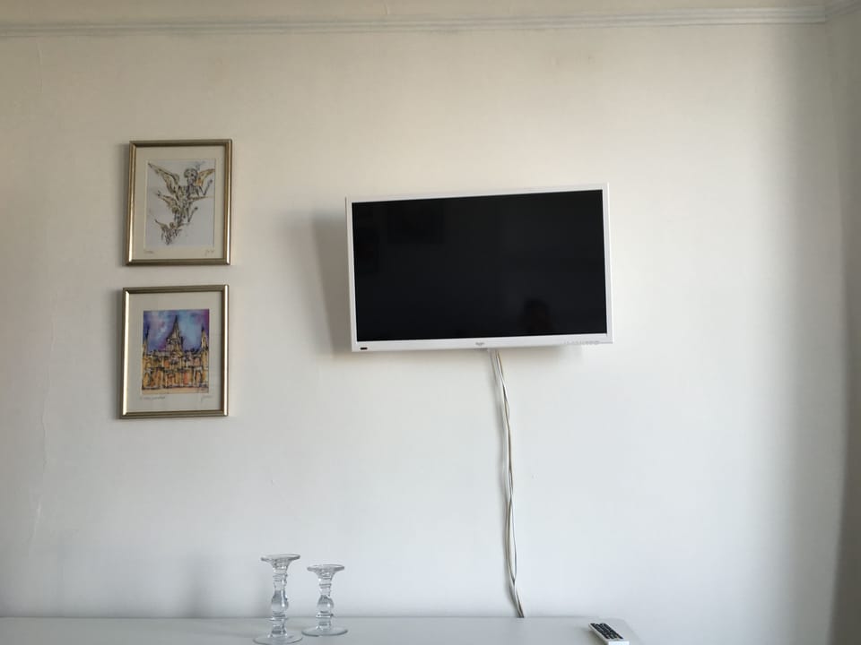 lounge TV
