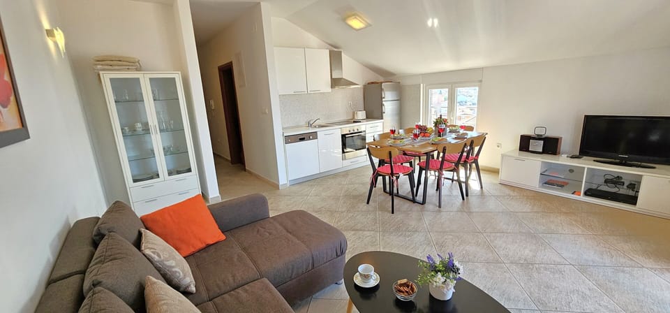 Open plan living/dining and kitchen area