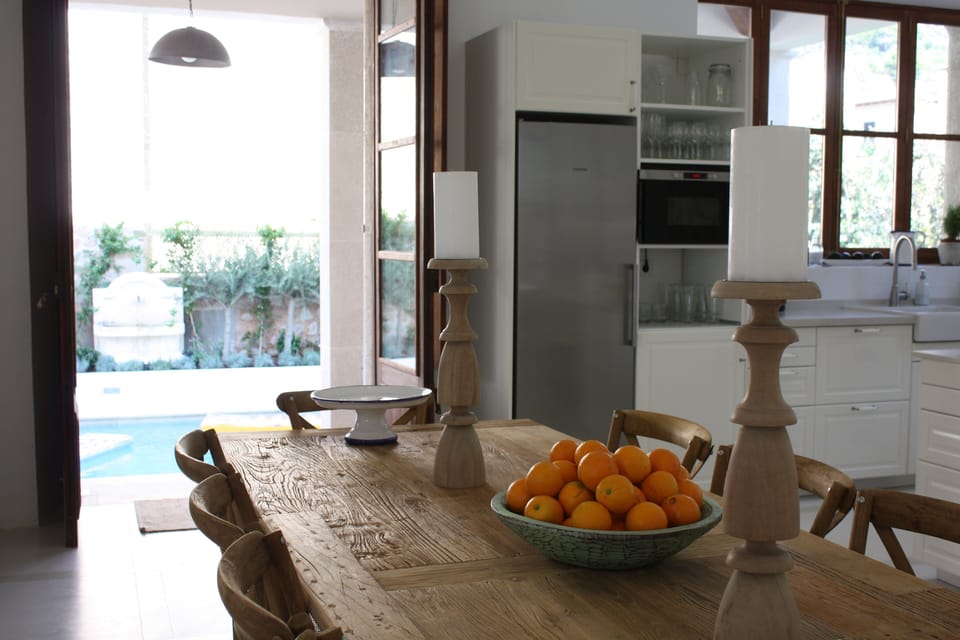 Dining room to pool