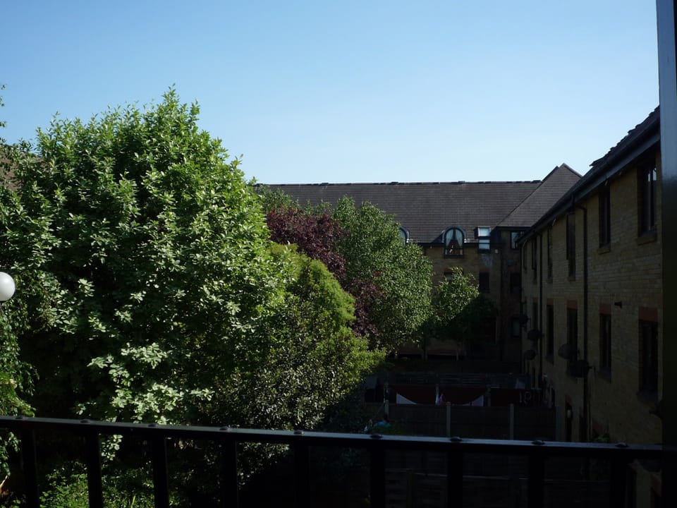 London Tower Bridge apartment - view from lounge