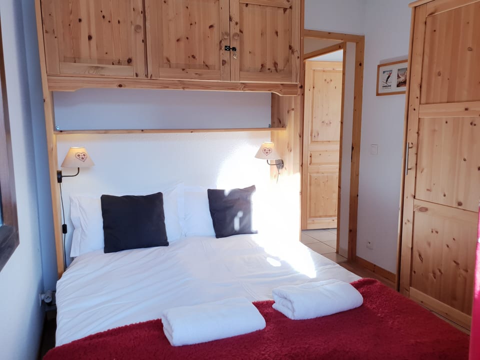Bedroom with double bed