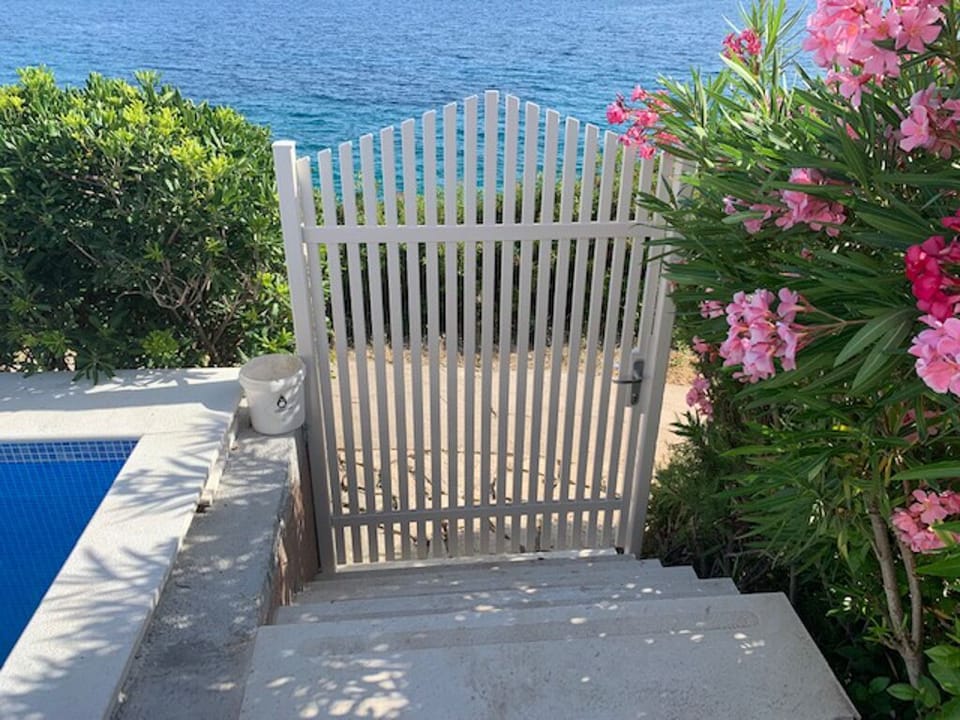 Gate to the Seapath and the beaches. 