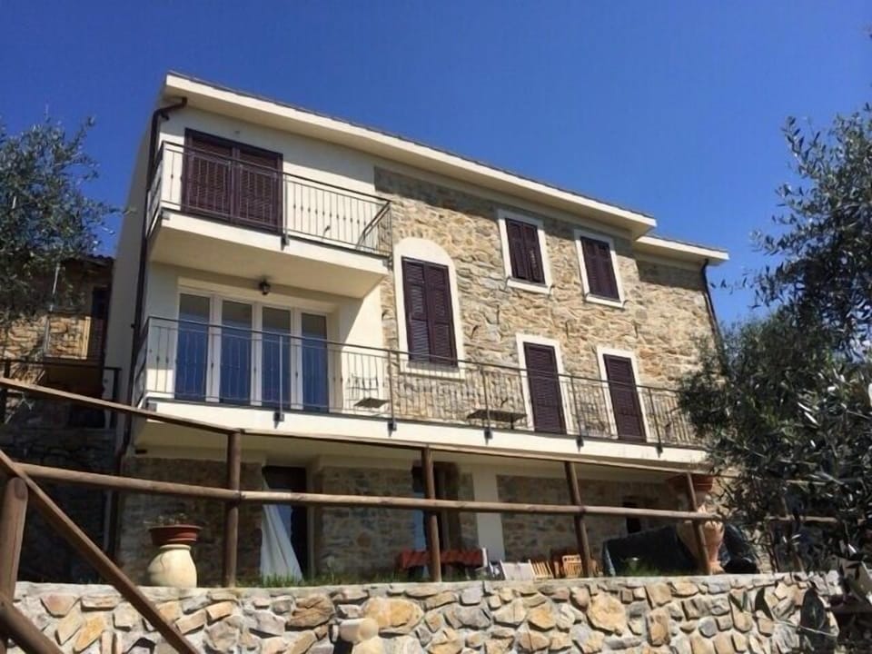 Villa di Coli' seen from the front