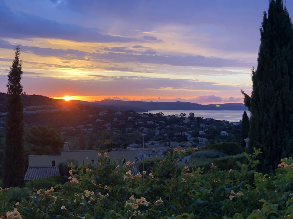 Sonnenaufgang über dem Cap Lardier