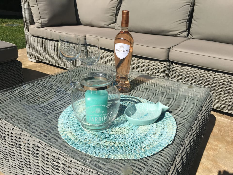 Loungegarnitur auf der Poolterrasse