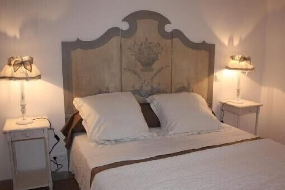 L'Eglantier bedroom