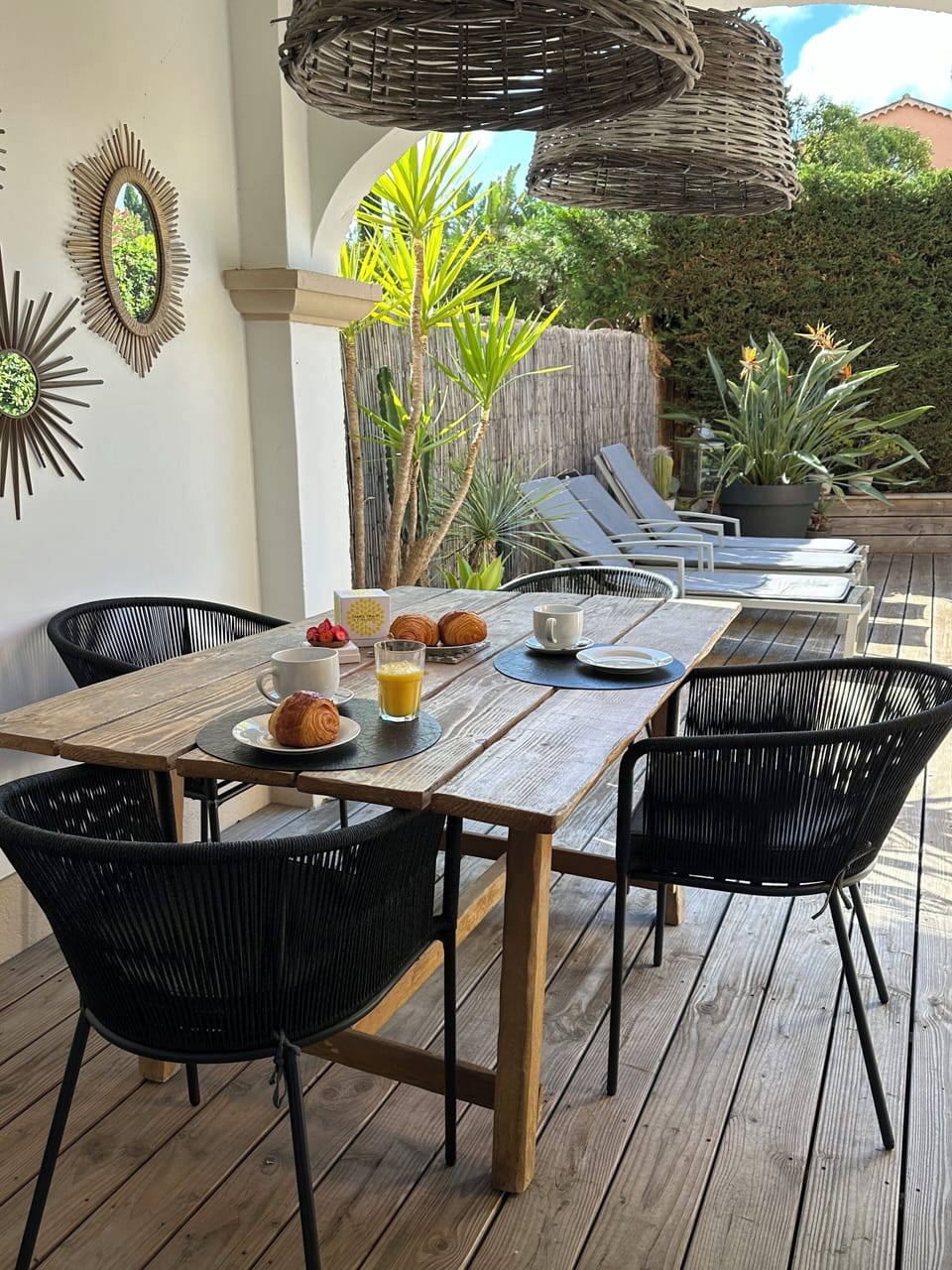 Outdoor dining