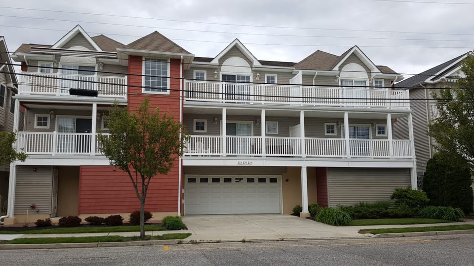 Top floor - Middle unit