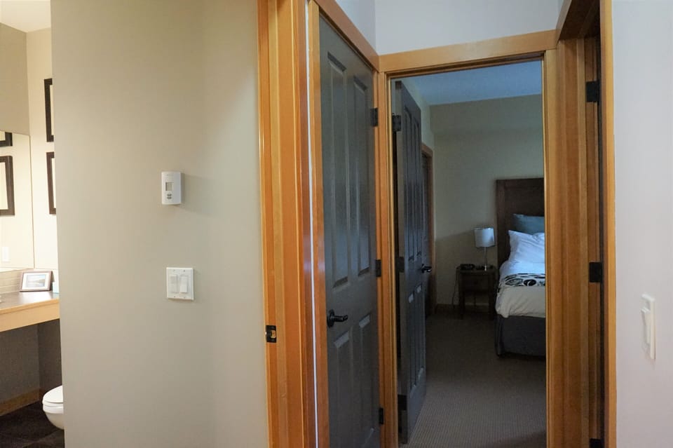 hallway looking into 
 master bedroom