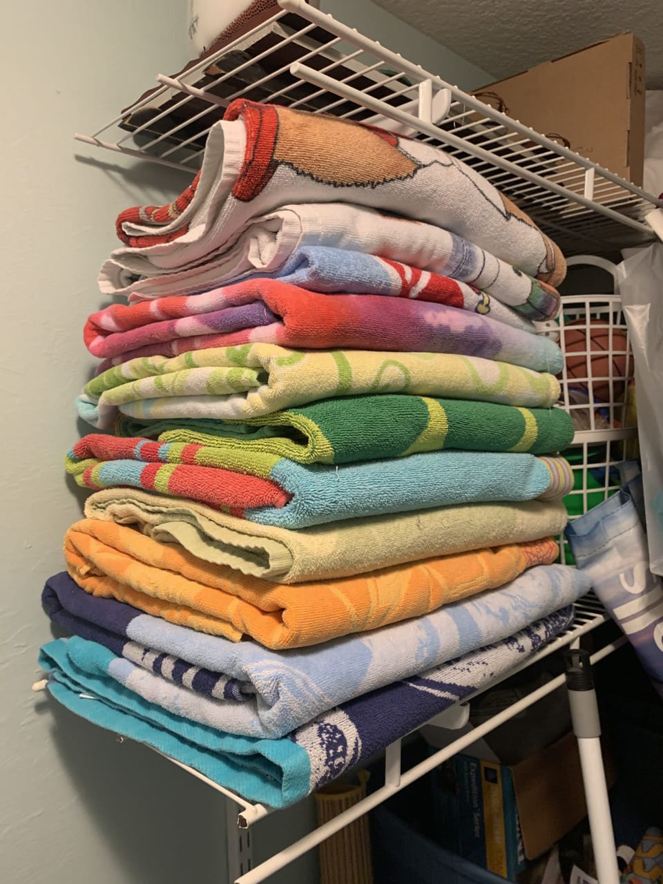 Lots of beach towels, chairs and coolers to head to the beach or pools! 