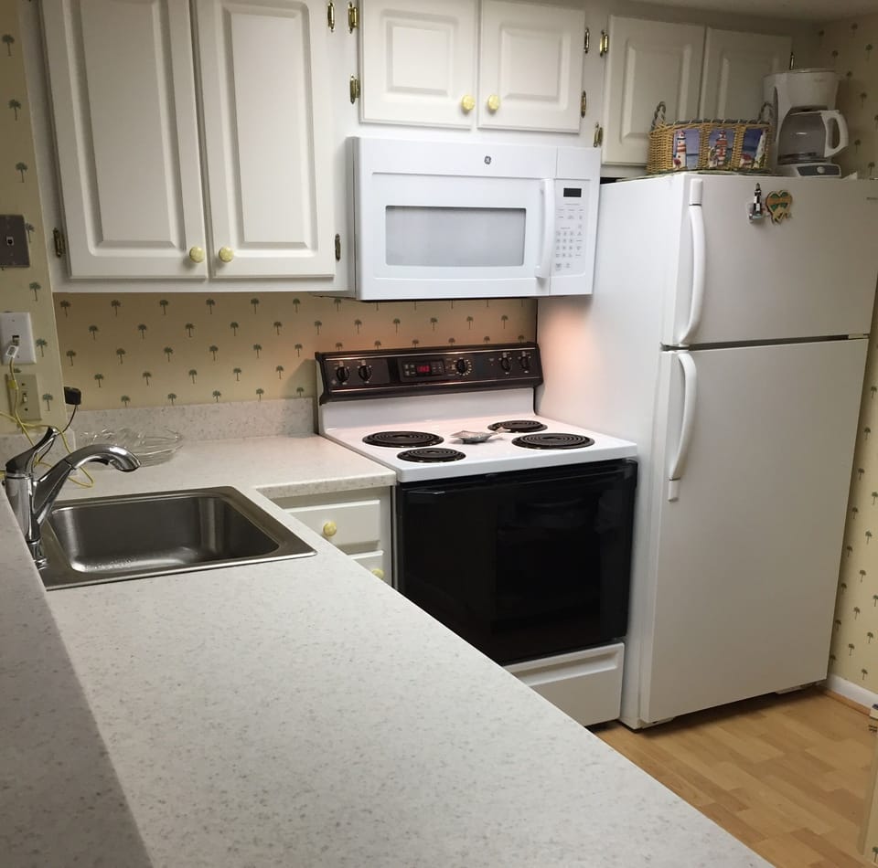 Kitchen-solid surface counter  