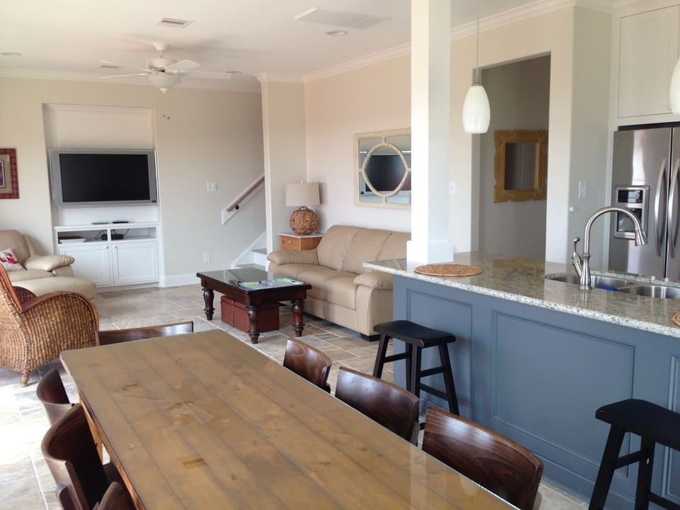 Beautiful, open living / dining area