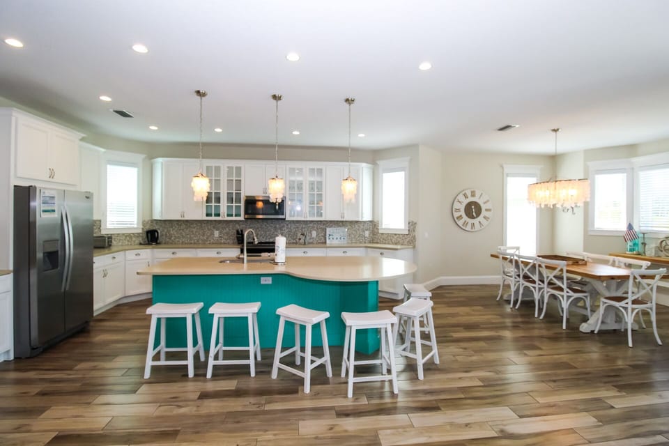 Kitchen, Main Floor