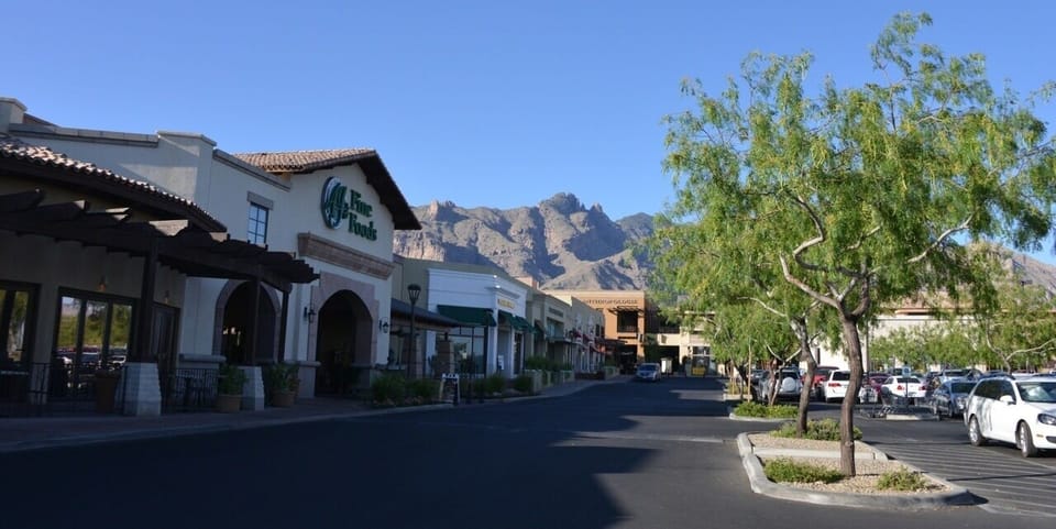 La Encantada shopping and restaurants just 5 min drive away.