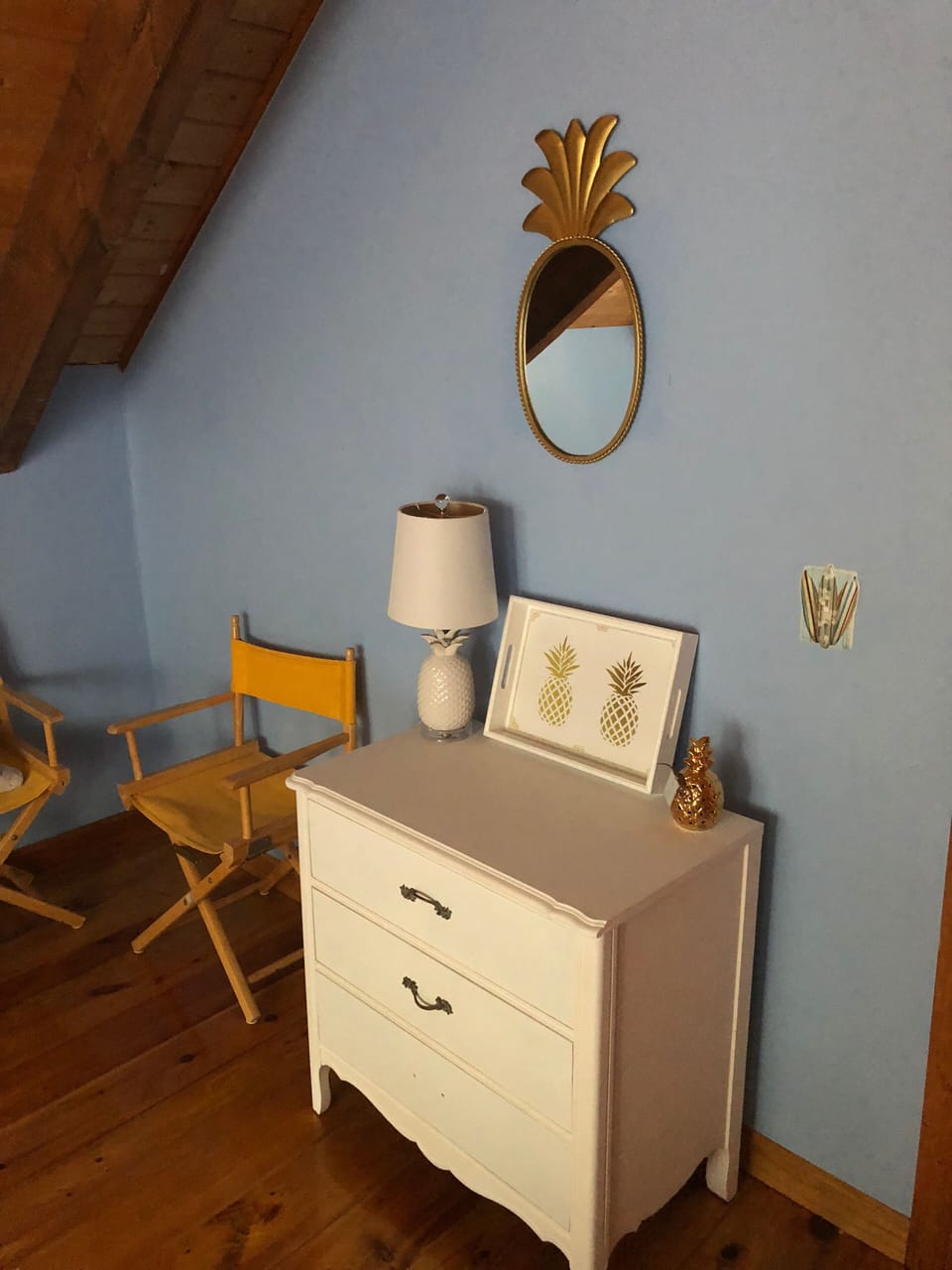 The Tropical Room: 2nd floor bedroom with 2 twin beds 
