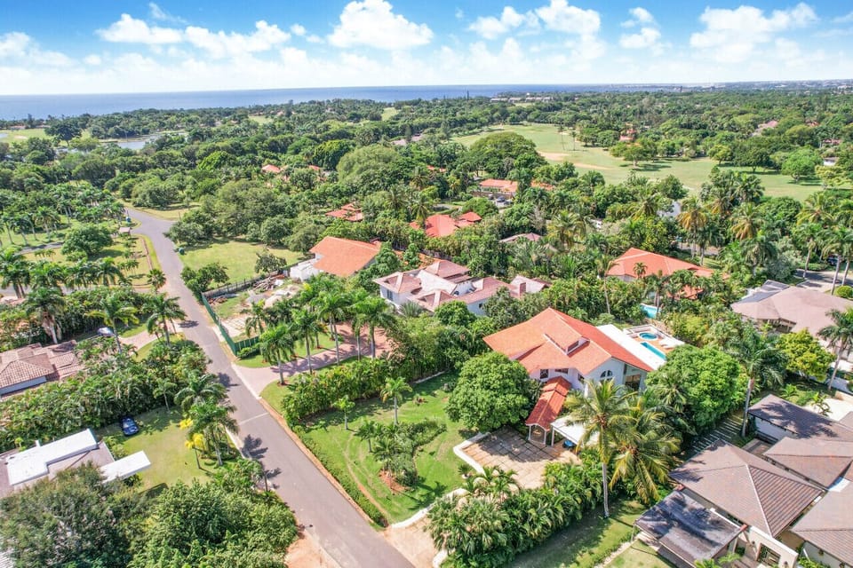 Villa Vivero 13: aerial view of the property and neighborhood