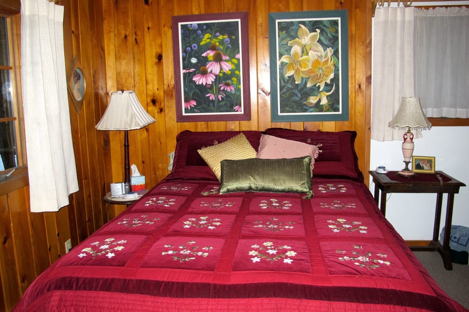 Master bedroom - Queen bed First floor