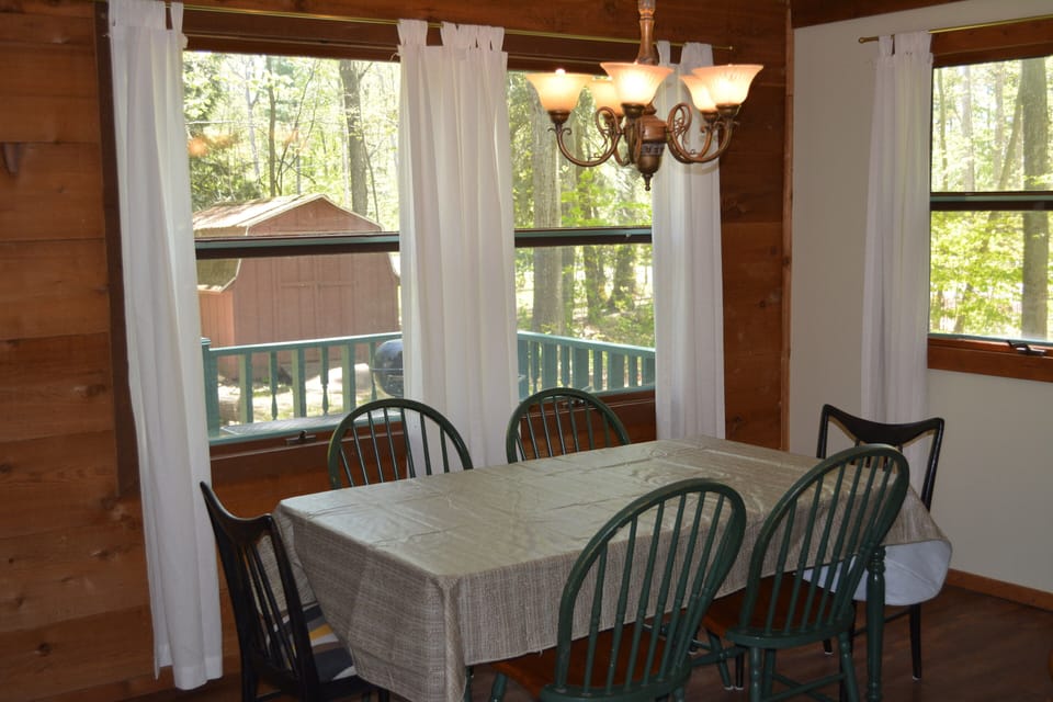Plenty of eating space in the dining room
