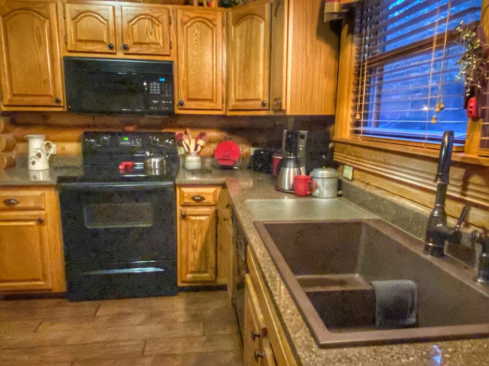 Beautiful new countertops installed in 2022. 