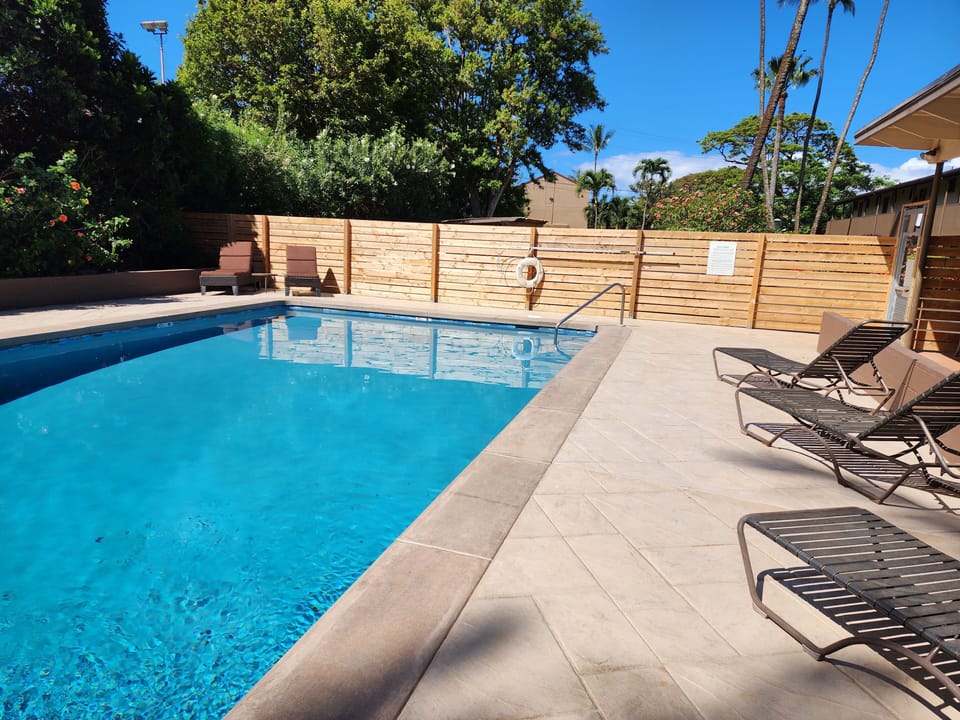 Honokowai Palms pool
