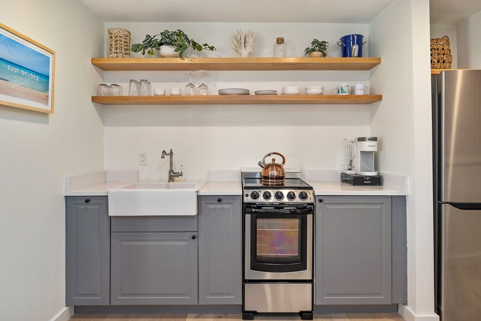 Beautiful and Modern Kitchen (1)