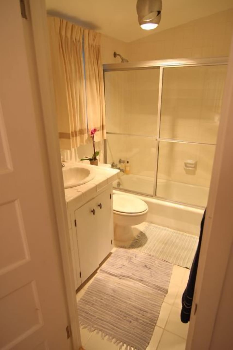 Upstairs bath to second bedroom