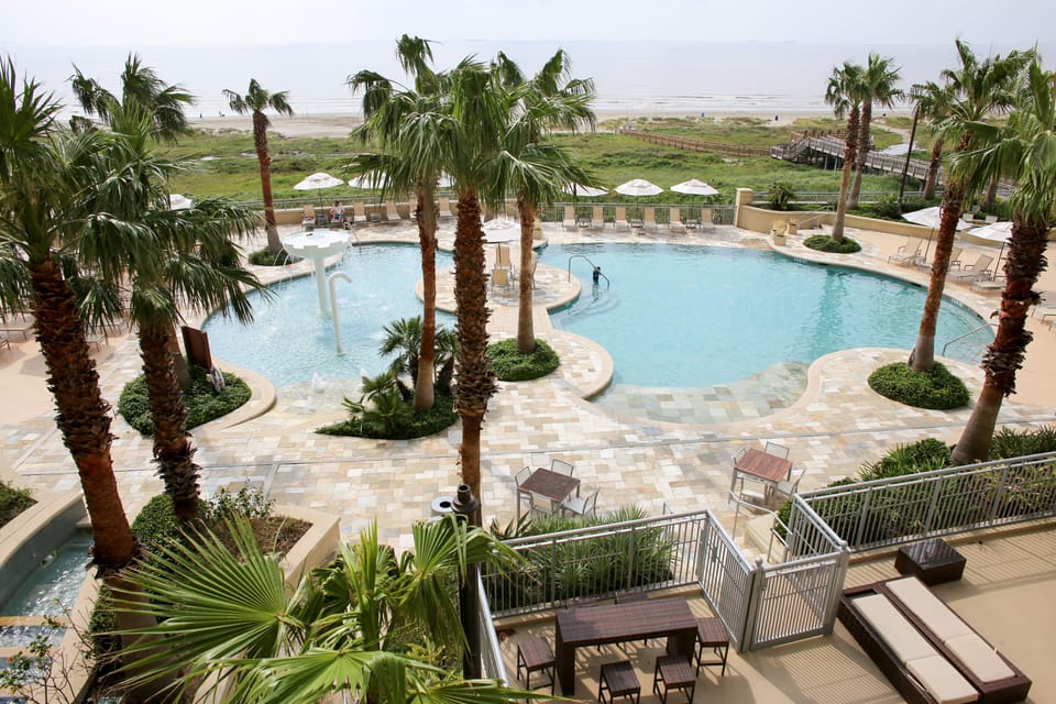 Infinity pool overlooking the Gulf, 2 hot tubs and wade pool for the kids. 