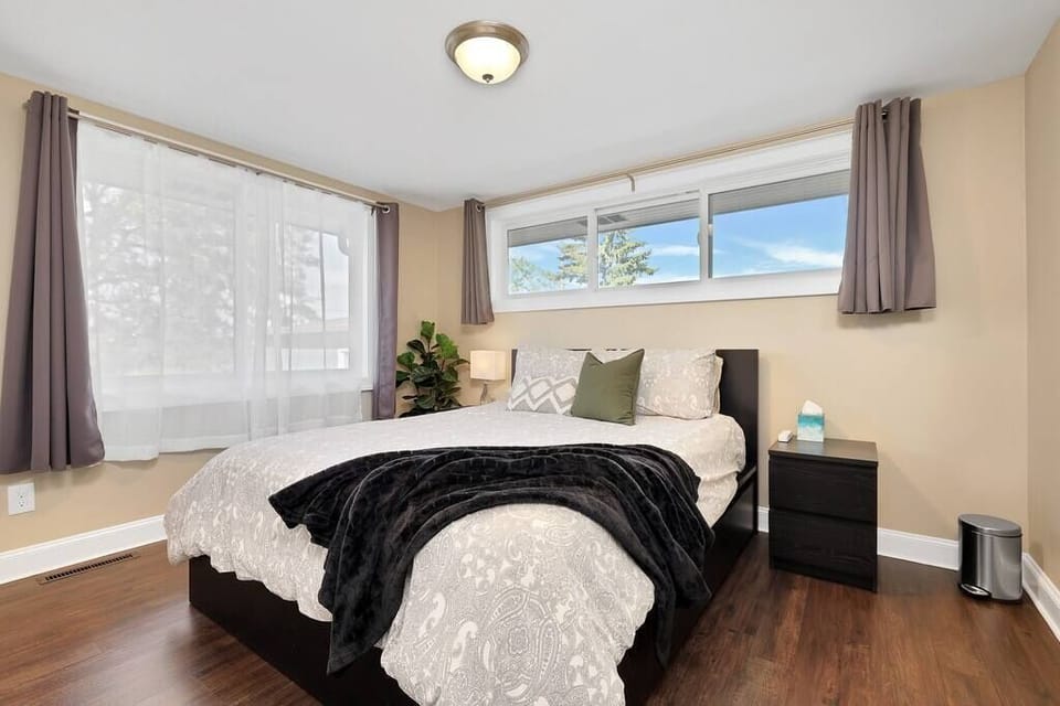 Upper level bedroom with a cozy queen sized bed.

Bedroom 2 of 6