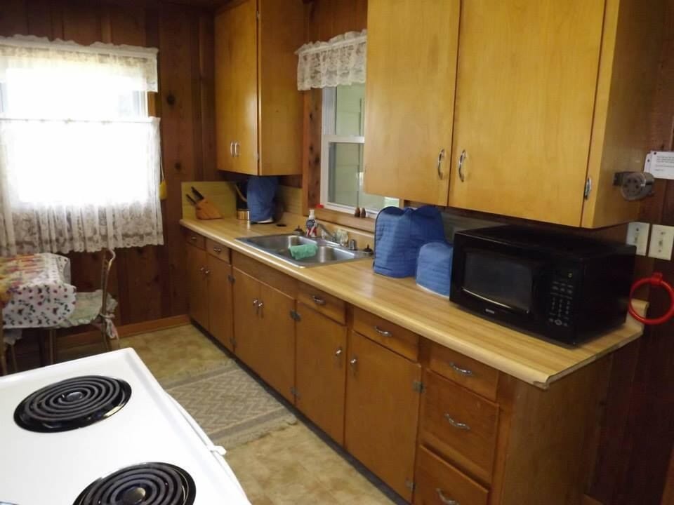 Kitchen (looking north)