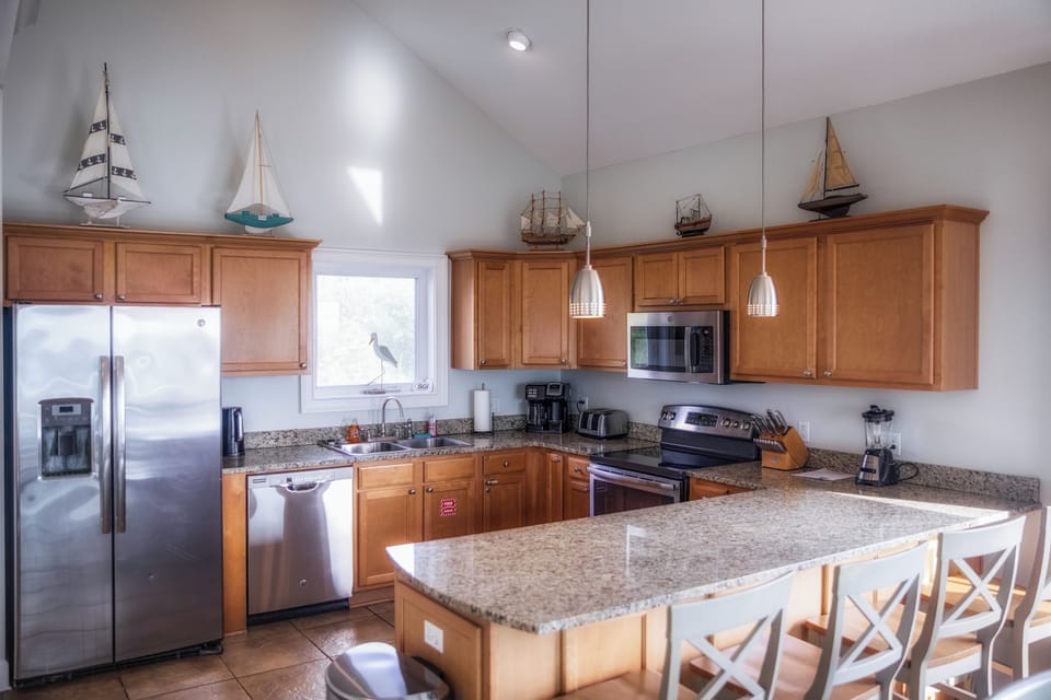 Large kitchen with all your cooking needs!