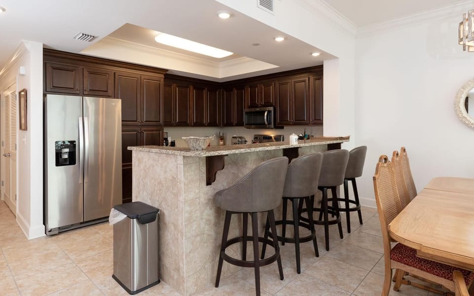 Kitchen and Counter Seating