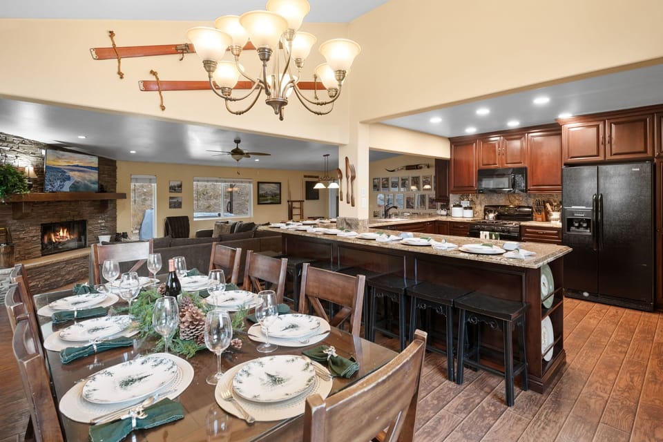 Dining Room Table Seats 8 & Another 12 Guests at the Breakfast Bar/ Counter.