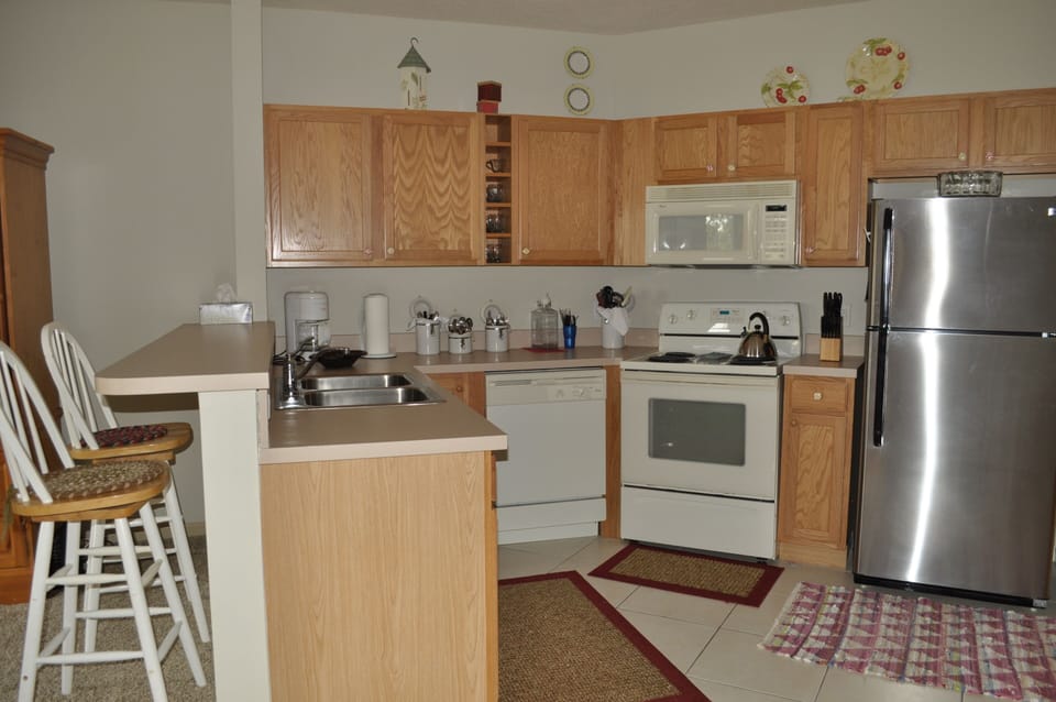 BAR STOOLS AT KITCHEN COUNTER