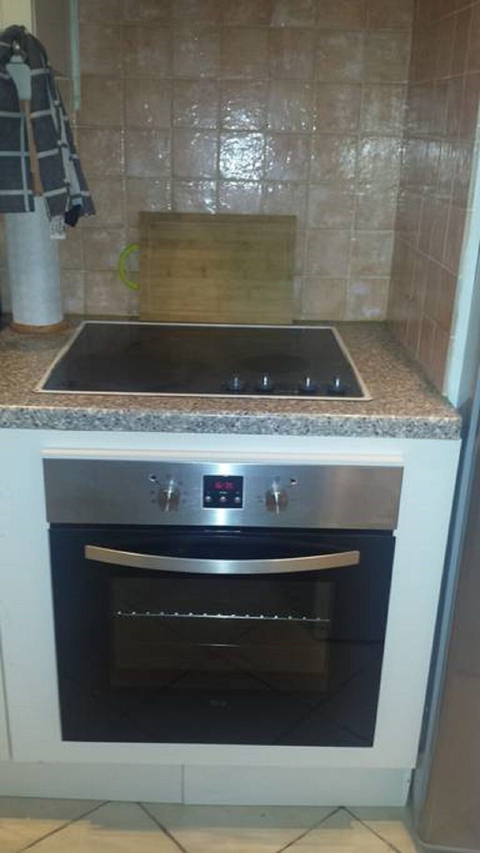 Bosch electric cooktop( model year 2025), full electric oven, ventilation fan.