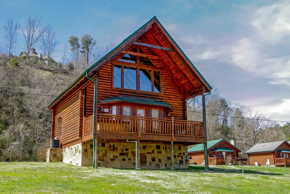 Cabins on the River in Pigeon Forge "River Cabin" - Located in River Port Subdivision