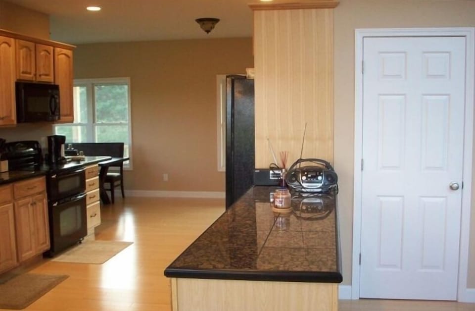 Kitchen and breakfast nook