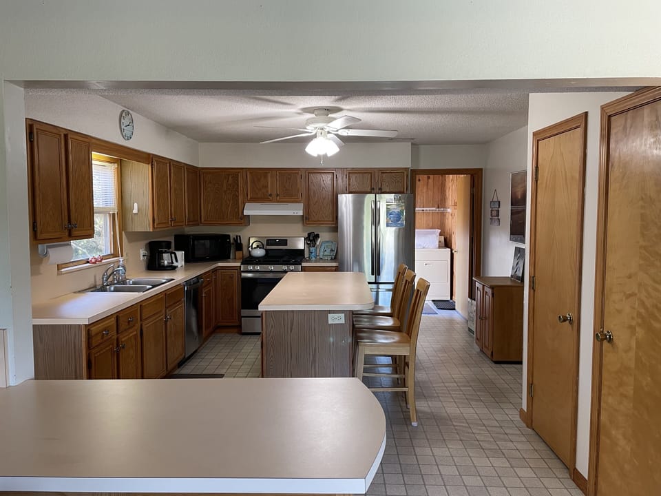 Well equipped kitchen with all the supplies you need. Stainless steel appliances
