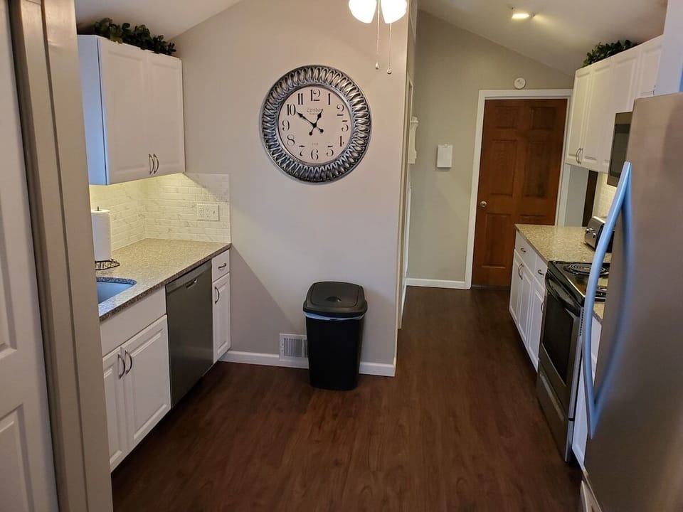 Granite counters, stainless frig with ice-maker, dishwasher, stove/oven, micro