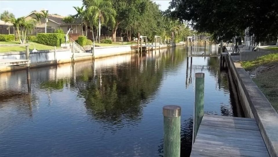 Canal with a lot of fishes and access to the Gulf  