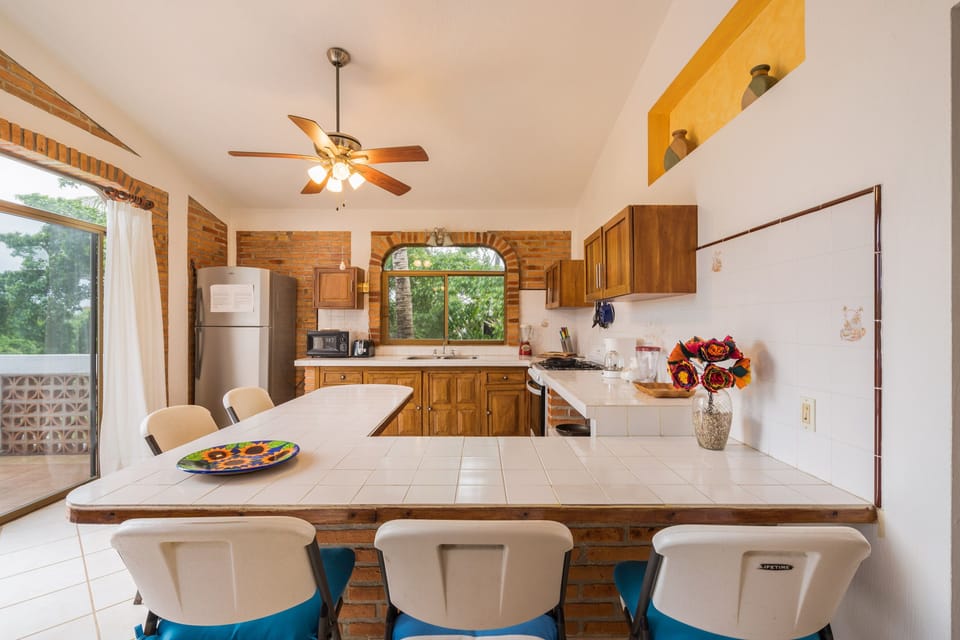 Fully equipped kitchen.
