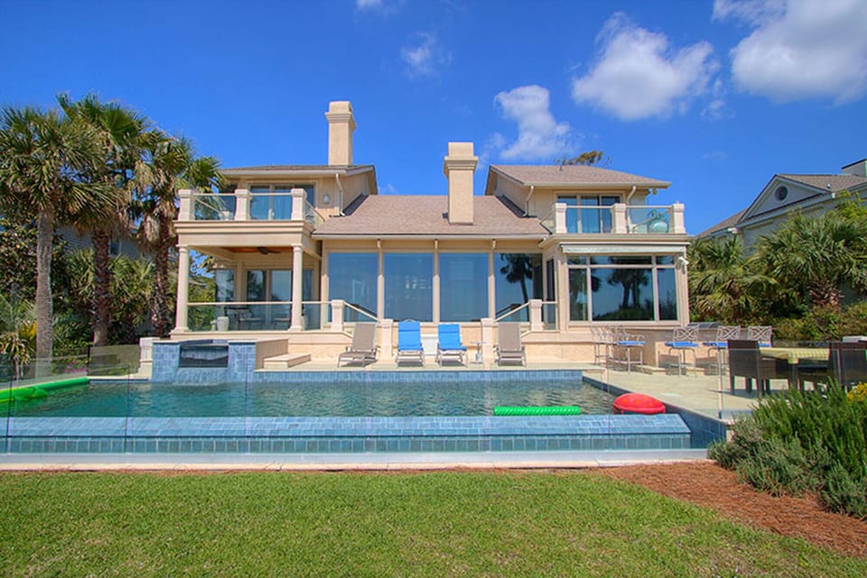 Infinity pool with glass fence, built in hot tub (deep) outdoor bar & dining tbl
