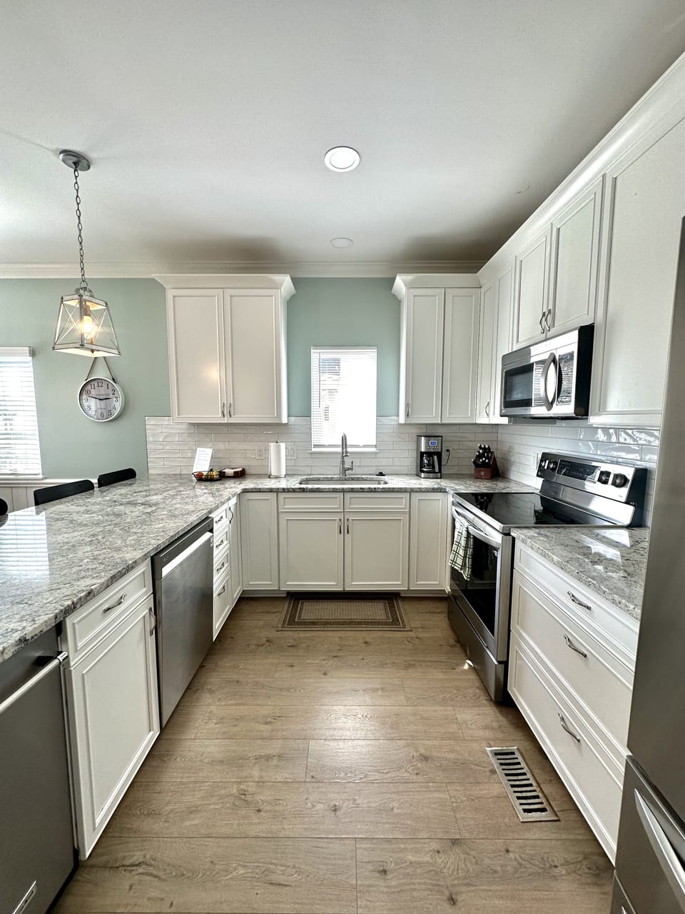 fully functional kitchen with stand alone ice maker