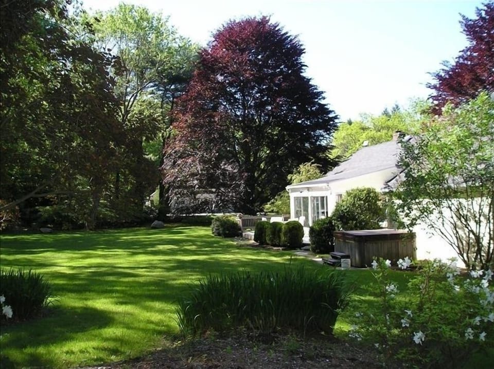 Westport Private Vacation Home Walk To Town, Beach Community (Springtime Photo)