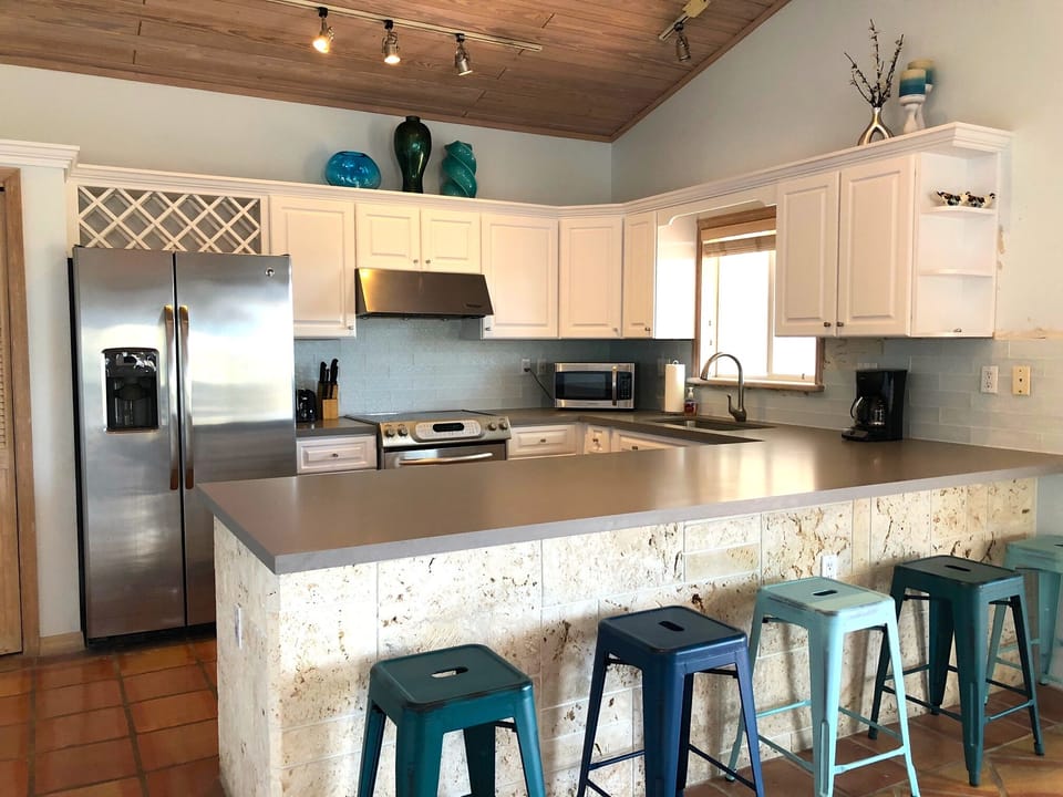 Gorgeous fully remodeled kitchen with Quartz countertops and coral