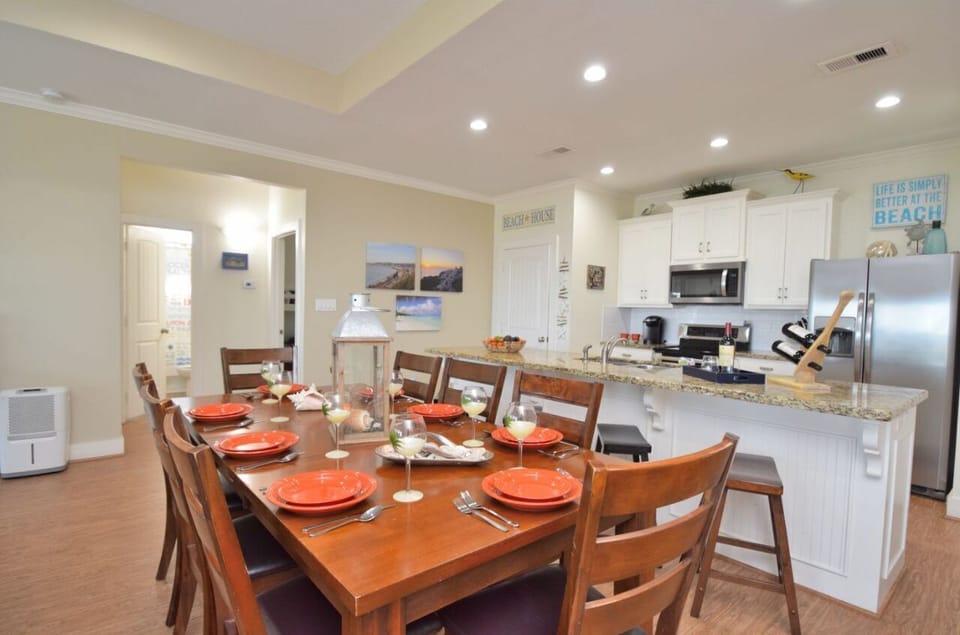 Dinner table that seats 8