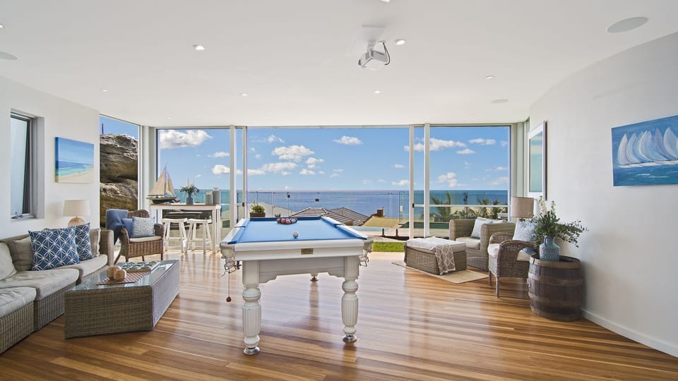 POOL HOUSE - Includes bathroom, kitchenette and large Fridge/freezer 
