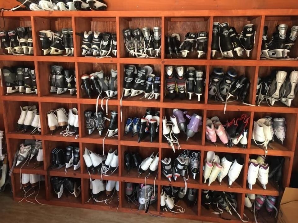 Chimney Hill Warming Hut with complimentary ice skates (5 minute drive)