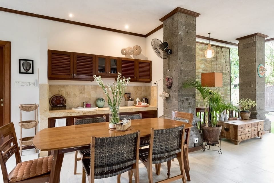 DINING AREA AND SERVRY BAR