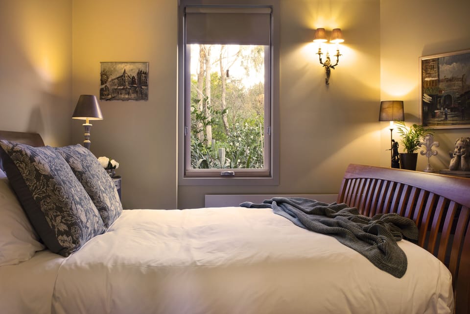 Queen bedroom Downstairs 